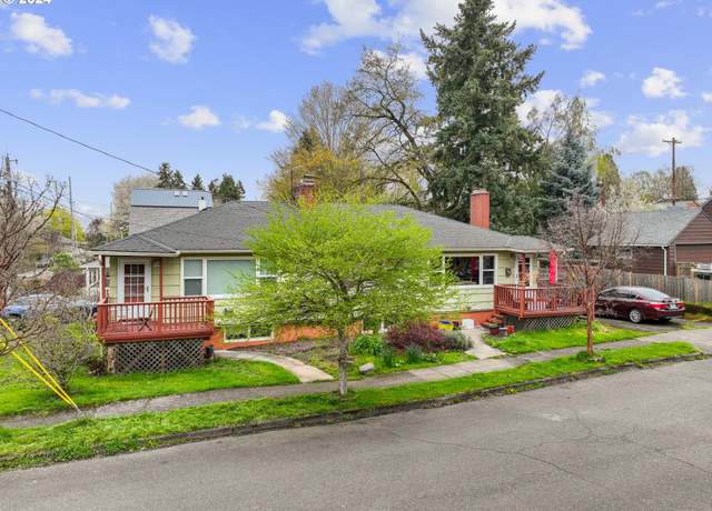 Property at 5105 5109 SE Tibbetts St, Portland, OR 97206, 5 beds, 3 baths
