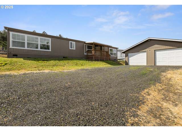 Property at 121 Andorra Dr, Roseburg, OR 97471, 3 beds, 2 baths