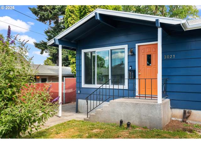 Property at 3021 SE Francis St, Portland, OR 97202, 3 beds, 1 bath