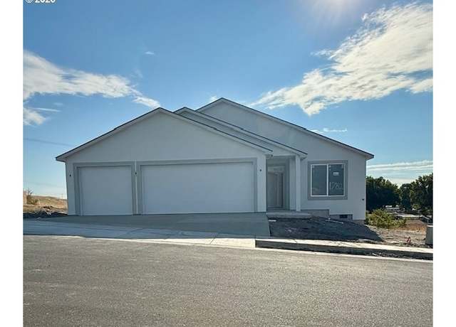 Property at 1782 NE 9th Pl, Hermiston, OR 97838, 3 beds, 2 baths