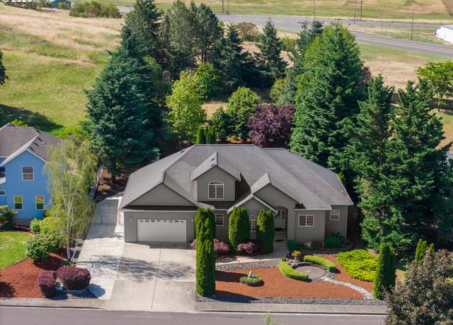 Property at 175 Palomino Ave, Roseburg, OR 97471, 4 beds, 2.5 baths