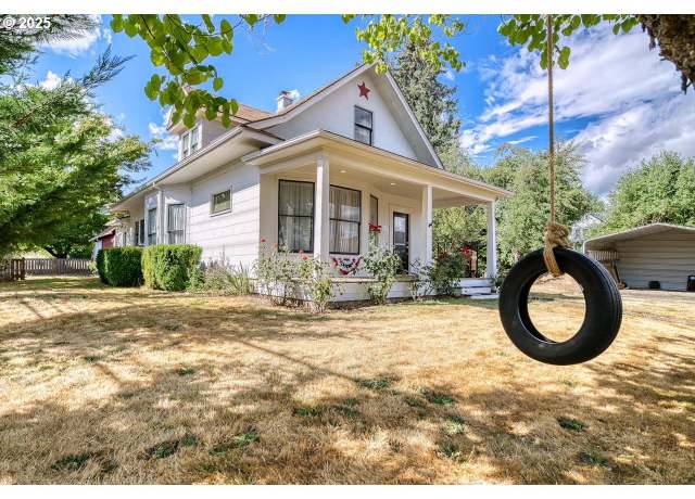 Property at 1738 18th Ave, Forest Grove, OR 97116, 4 beds, 2 baths