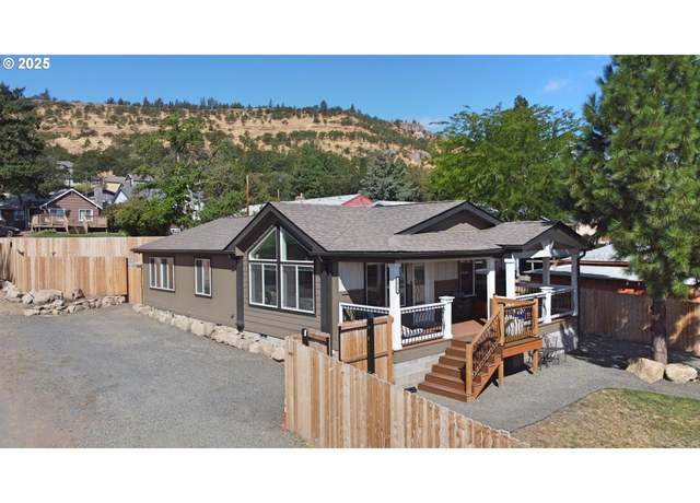 Property at 3020 W 10th St, The Dalles, OR 97058, 2 beds, 2 baths