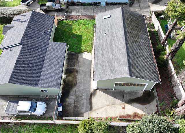 Property at 908 Easy St, Brookings, OR 97415, 2 beds, 3 baths