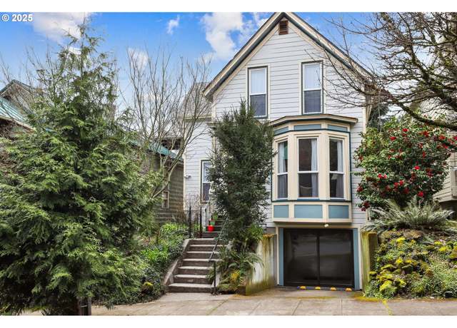 Property at 130 SW Woods St, Portland, OR 97201, 3 beds, 1.5 baths