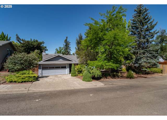 Property at 215 NE 9th St, Oakland, OR 97462, 3 beds, 2 baths