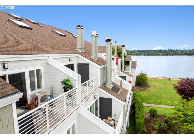 Property at 275 N Hayden Bay Dr, Portland, OR 97217, 2 beds, 2 baths