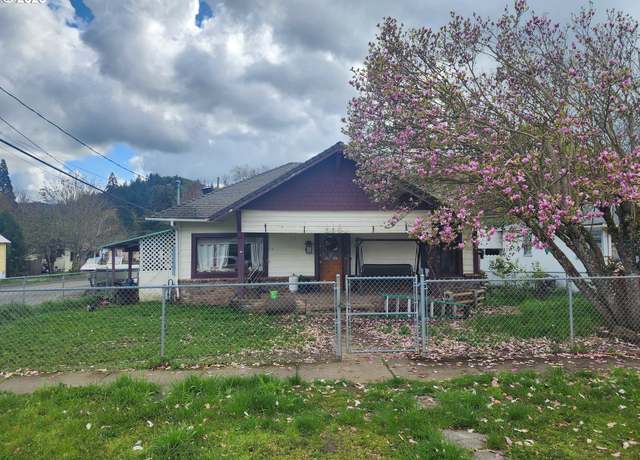 Property at 176 NE Broadway St, Myrtle Creek, OR 97457, 3 beds, 1.5 baths
