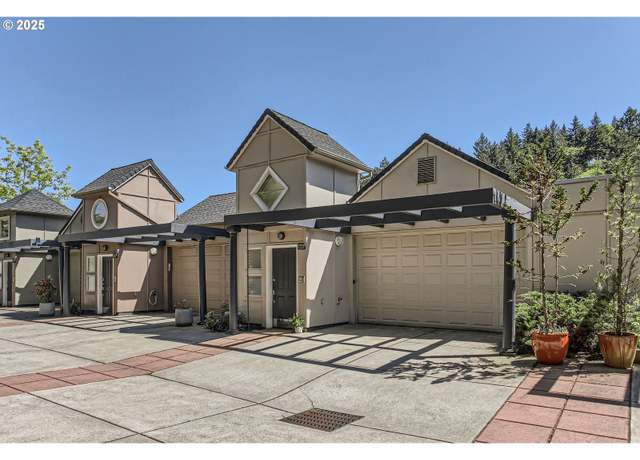 Property at 844 SW Broadway Dr #3, Portland, OR 97201, 2 beds, 2.5 baths