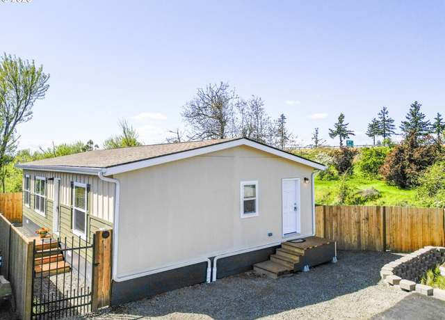 Property at 492 Moffit Ln, Springfield, OR 97477, 3 beds, 2 baths