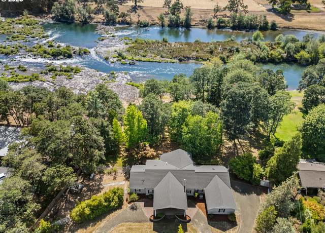 Property at 784 Echo Dr, Roseburg, OR 97470, 3 beds, 2.5 baths