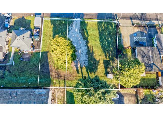 Property at 2111 E 27th St, Vancouver, WA 98661