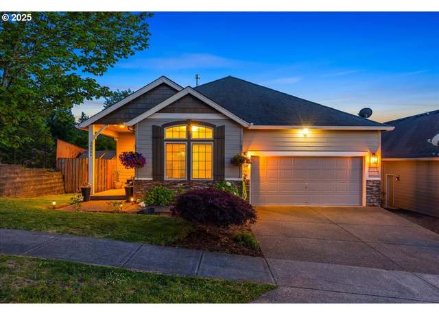 Property at 39584 Wall St, Sandy, OR 97055, 4 beds, 2.5 baths