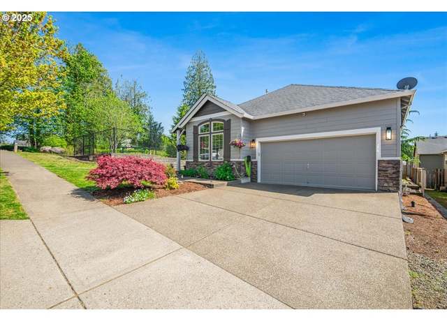 Property at 39584 Wall St, Sandy, OR 97055, 4 beds, 2.5 baths