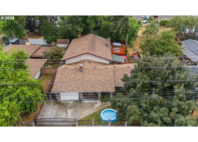 Property at 1354 SE 162nd Ave, Portland, OR 97233, 9 beds, 3 baths