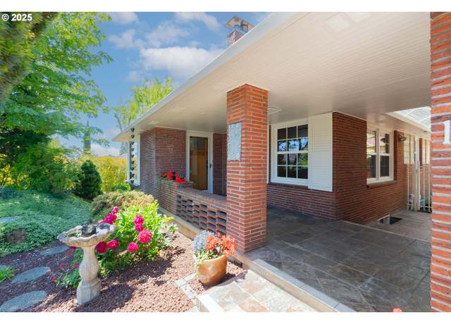 Property at 1418 Grand Pl, Vancouver, WA 98661, 4 beds, 3 baths