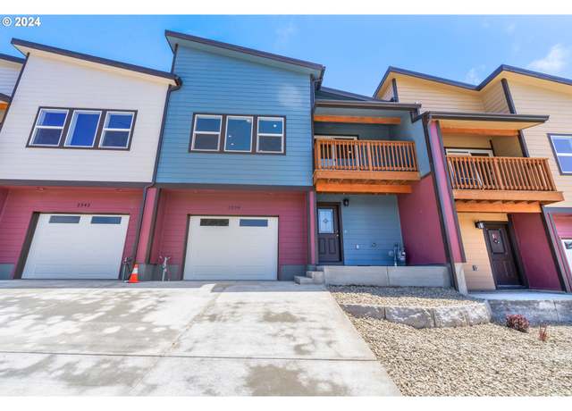 Property at 2338 Brooklyn Dr, Coos Bay, OR 97420, 2 beds, 2.5 baths