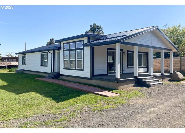 Property at 802 Engleside Ave, Joseph, OR 97846, 3 beds, 1.5 baths