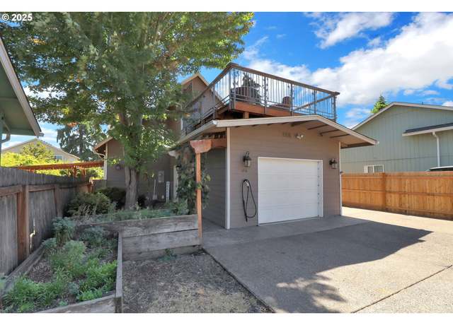 Property at 1716 Elkay Dr, Eugene, OR 97404, 4 beds, 3 baths