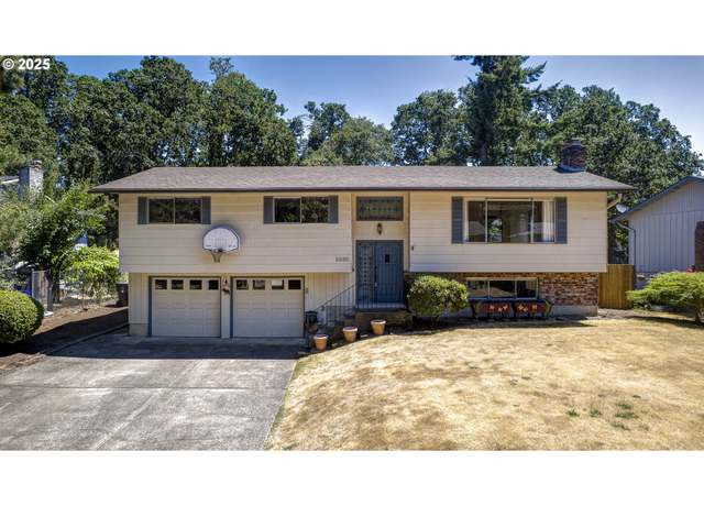 Property at 6930 Oakridge Dr, Gladstone, OR 97027, 3 beds, 2.5 baths