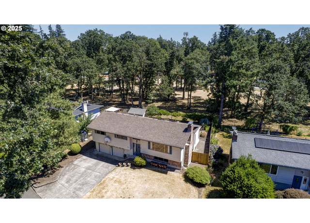 Property at 6930 Oakridge Dr, Gladstone, OR 97027, 3 beds, 2.5 baths