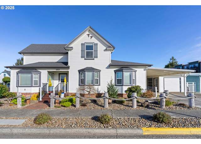 Property at 1613 1st St, Florence, OR 97439, 5 beds, 3 baths