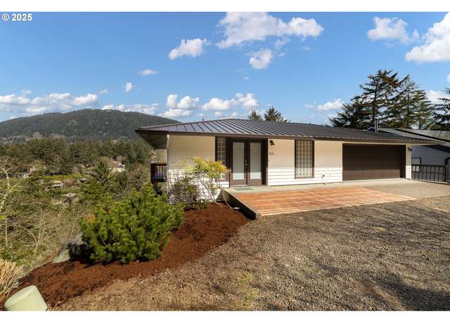 Property at 213 University Ave, Manzanita, OR 97130, 3 beds, 3.5 baths