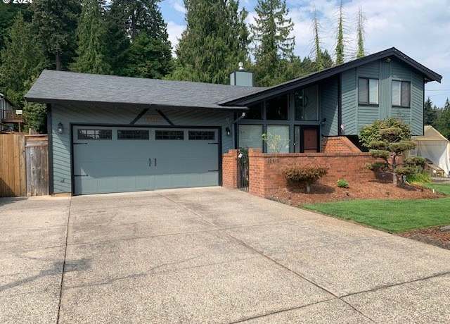 Property at 15415 SE Stohler Rd, Milwaukie, OR 97267, 4 beds, 4.5 baths