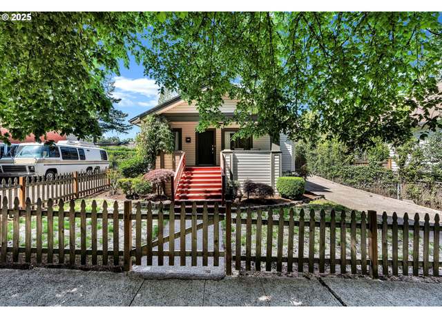 Property at 101 Jefferson St, Oregon City, OR 97045, 4 beds, 1.5 baths