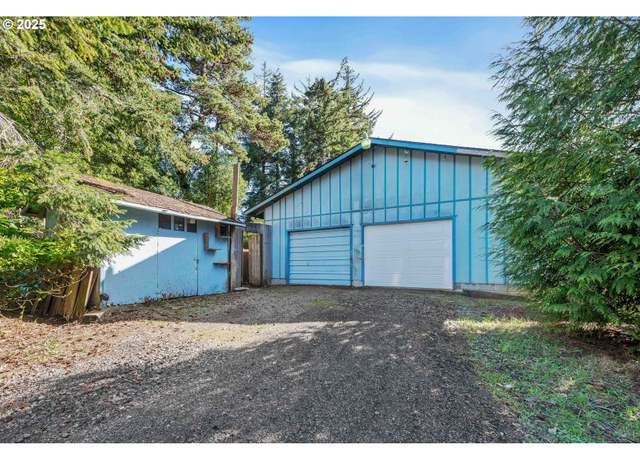 Property at 1660 Lund Ave, Coos Bay, OR 97420, 3 beds, 2 baths