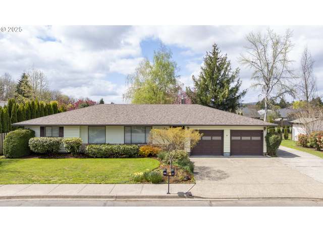 Property at 725 SW Russ Ln, Mcminnville, OR 97128, 3 beds, 2.5 baths