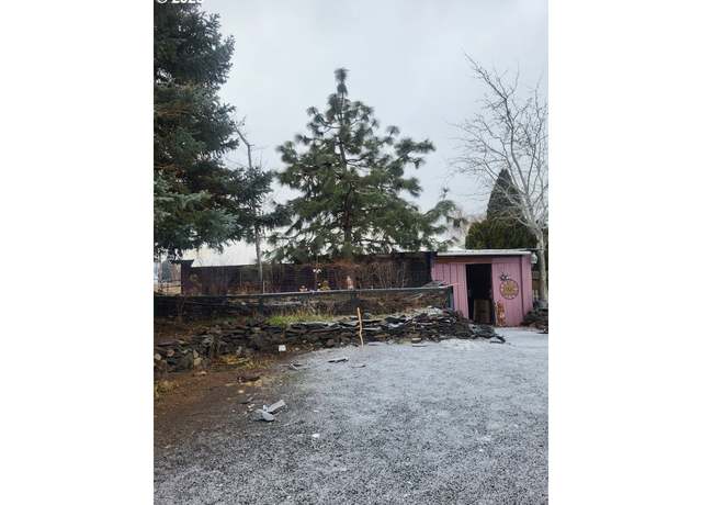 Property at 816 Columbia St, Wasco, OR 97065, 3 beds, 1 bath