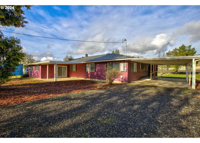 Property at 4416 Douglas Ave, Roseburg, OR 97470, 3 beds, 2.5 baths