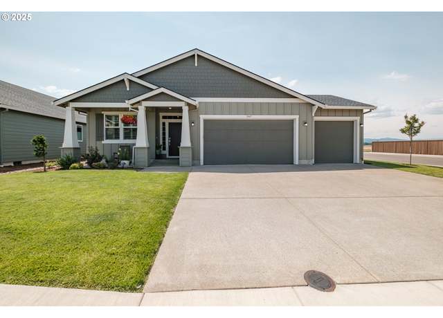 Property at 1447 Gladiola Dr, Junction City, OR 97448, 3 beds, 2 baths
