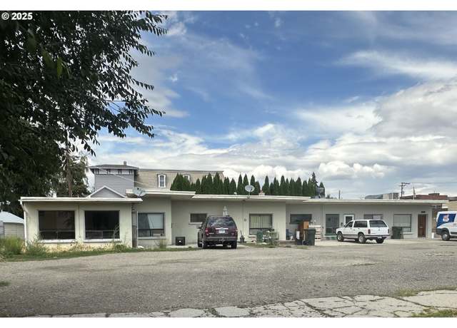 Property at 1817 2nd St, Baker City, OR 97814, 6 beds, 6 baths