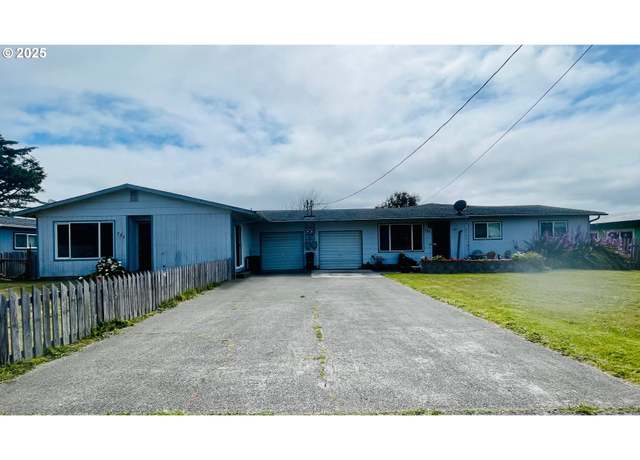 Property at 755 735 Bluff Ave, Bandon, OR 97411, 6 beds, 3 baths