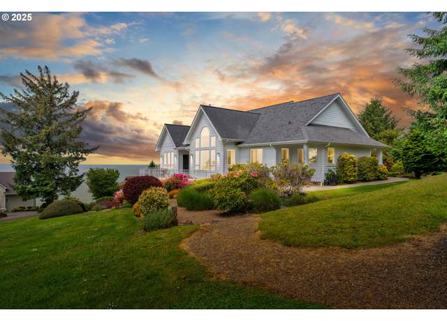 Property at 90955 Southview Ln, Florence, OR 97439, 4 beds, 3.5 baths