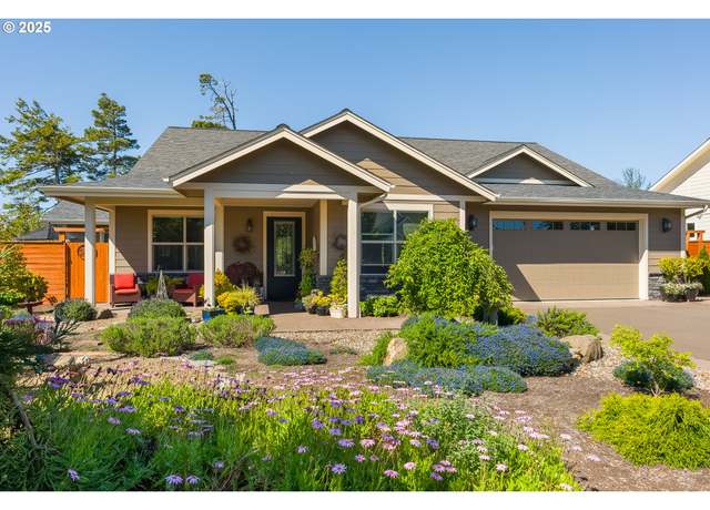 Property at 88090 Lake Point Dr, Florence, OR 97439, 3 beds, 2.5 baths