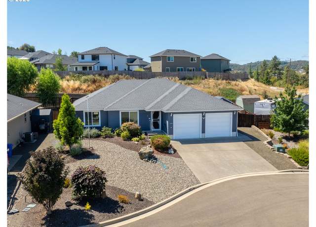 Property at 240 Braxton Ct, Roseburg, OR 97471, 3 beds, 2 baths