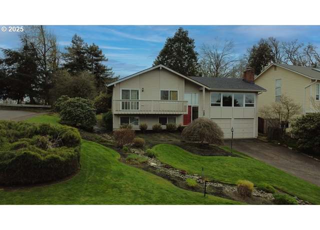 Property at 799 Woodcrest Dr, Springfield, OR 97477, 3 beds, 2.5 baths