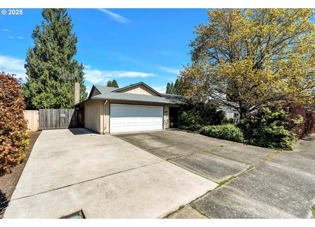 Property at 3555 NE Azalea St, Hillsboro, OR 97124, 3 beds, 2 baths