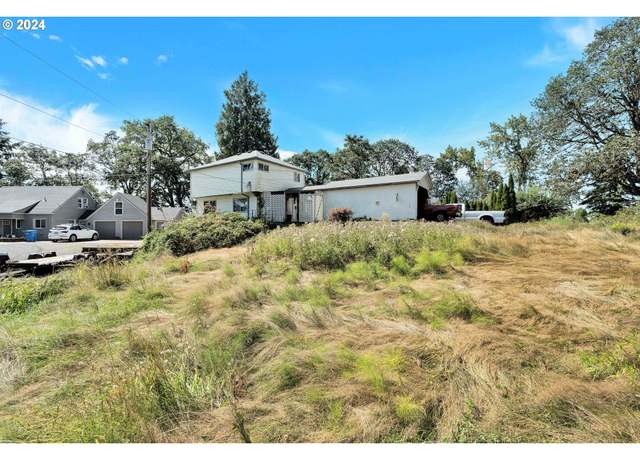 Property at 2755 36th Ave, Longview, WA 98632, 4 beds, 1 bath