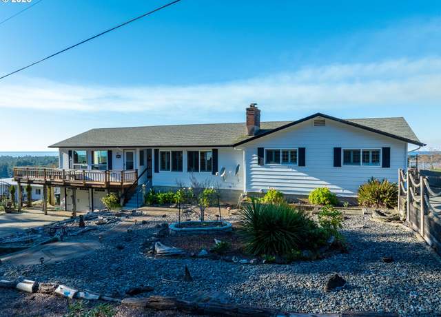 Property at 335 Sunset Dr, Reedsport, OR 97467, 3 beds, 2.5 baths