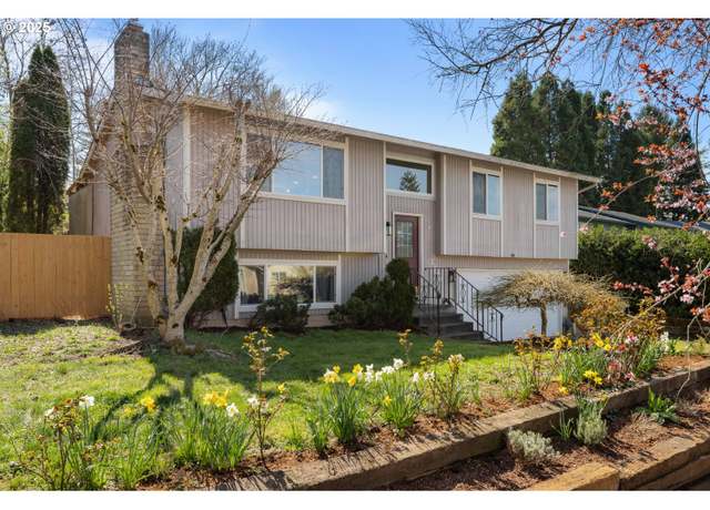 Property at 2190 SW 18th Ct, Gresham, OR 97080, 3 beds, 2 baths