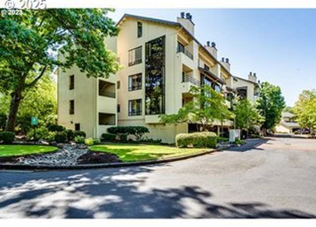 Property at 642 Wimbledon Ct, Eugene, OR 97401, 2 beds, 2 baths
