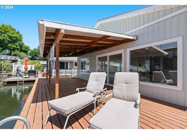 Property at 1887 N Jantzen Ave, Portland, OR 97217, 2 beds, 2 baths