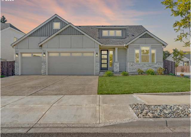 Property at 915 SE 35th St, Battle Ground, WA 98604, 4 beds, 2.5 baths