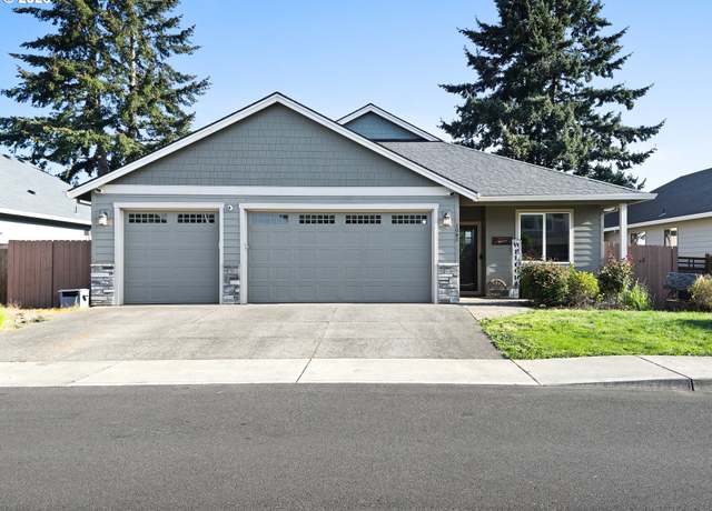 Property at 1085 E 1st Ave, Estacada, OR 97023, 3 beds, 2 baths