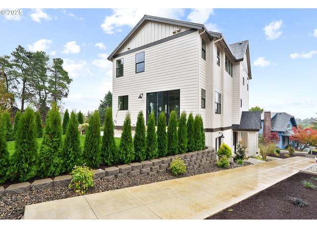Property at 6008 SW 18th Dr, Portland, OR 97239, 3 beds, 3 baths
