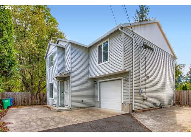 Property at 10538 SE Holgate Blvd, Portland, OR 97266, 3 beds, 2.5 baths